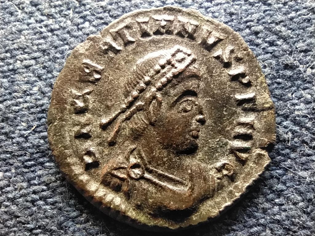 Római Birodalom Gratianus (367-383) AE3 RIC 14c GLORIA ROMANORVM Q K ΔSISCR