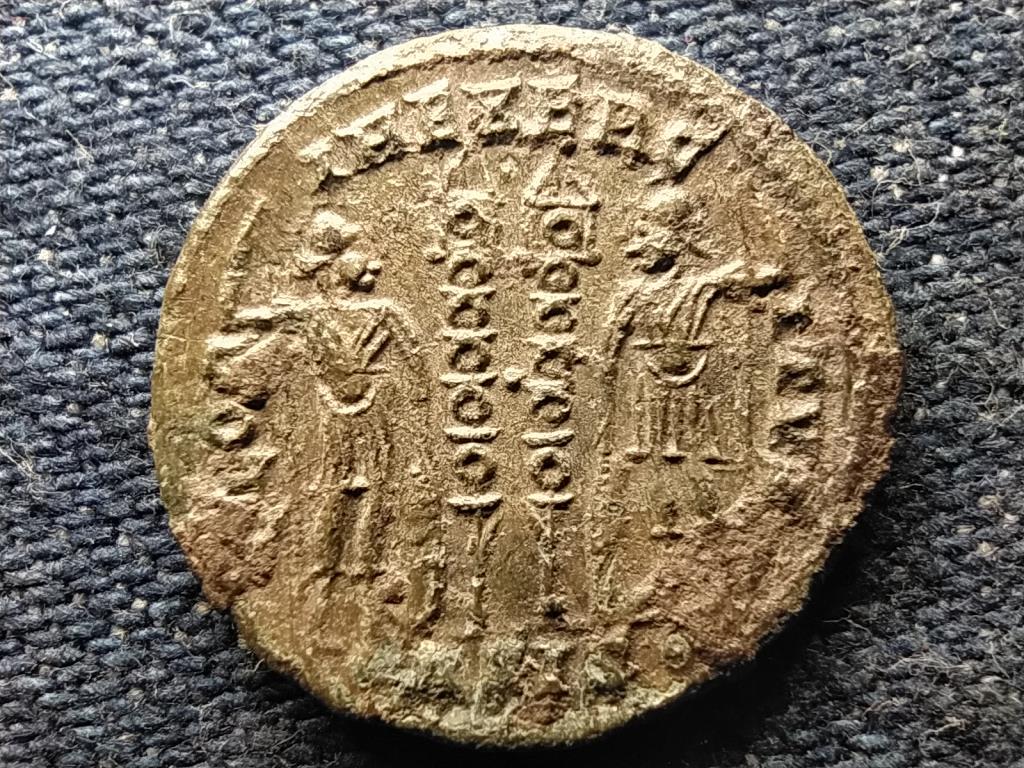 Római Birodalom Constans (337-350) AE3 FL CONSTANTIS BEA C GLORIA EXERCITVS ASIS R