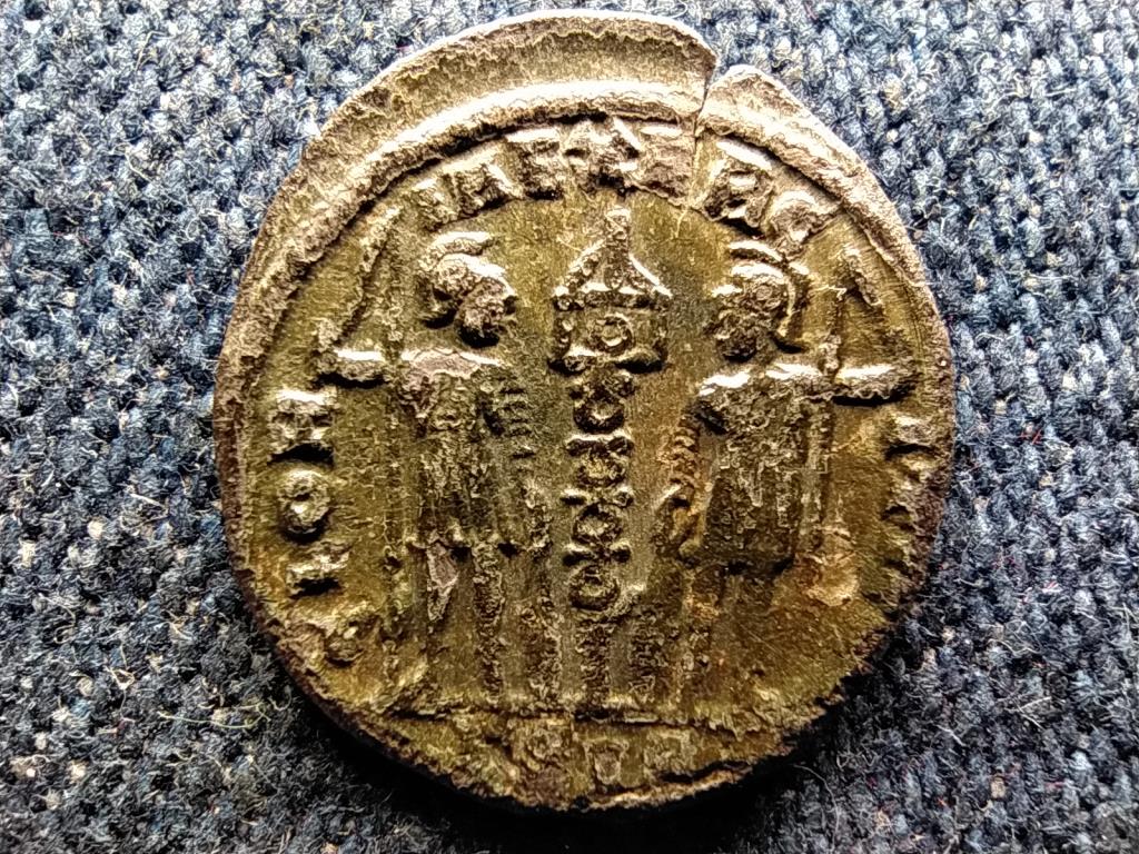 Római Birodalom II. Constantius (337-361) Nummus GLORIA EXERCITVS TRP