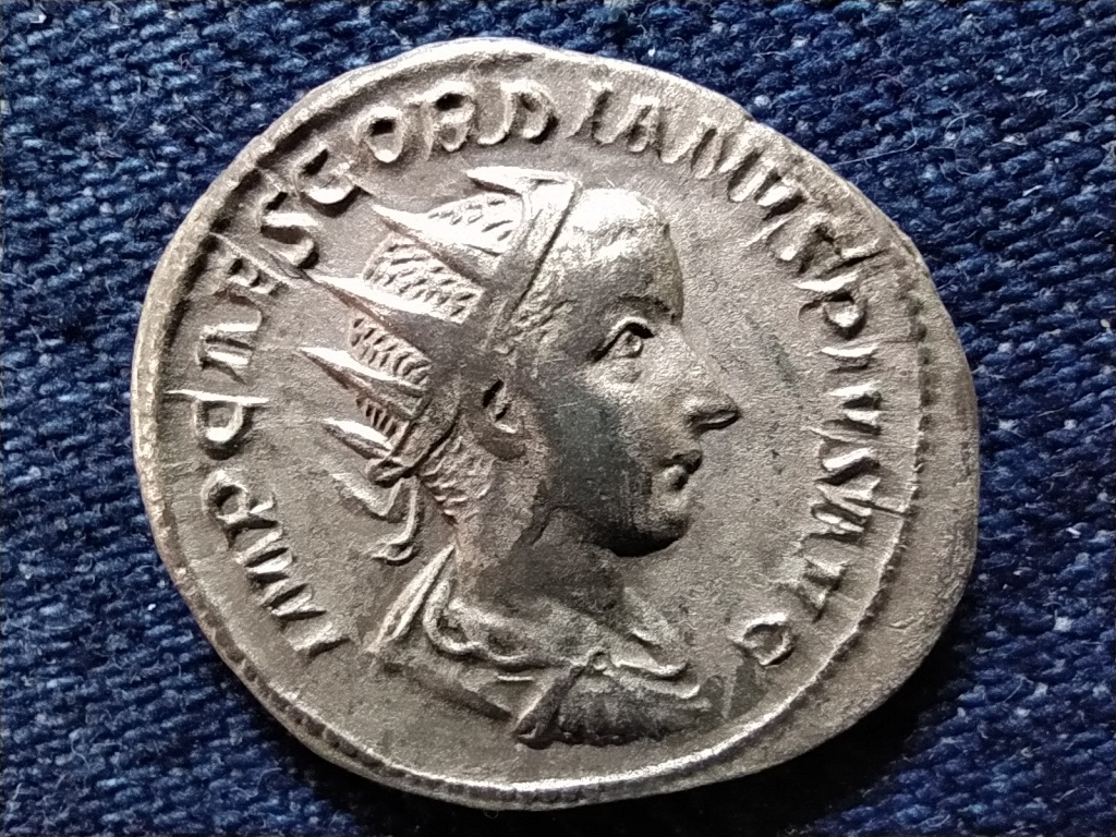Római Birodalom III. Gordianus (238-244) Ezüst Antoninianus PM TR P II COS PP