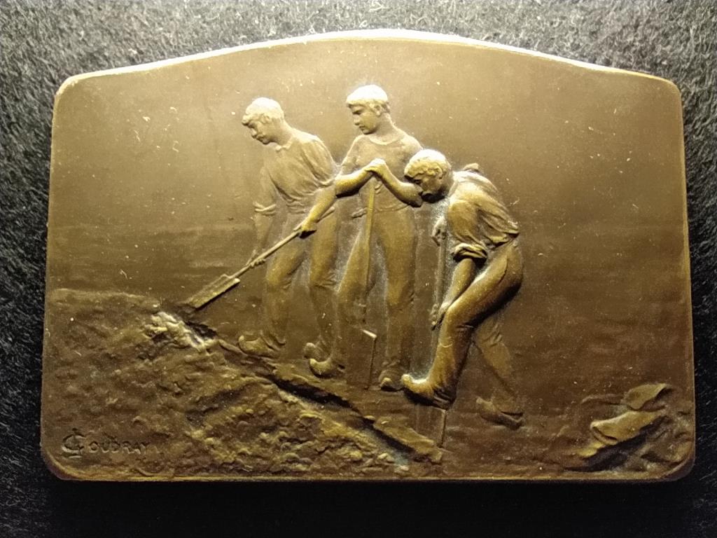 Lucien Coudray Munkás fiatalok bronz plakett 69,58g 65×46mm