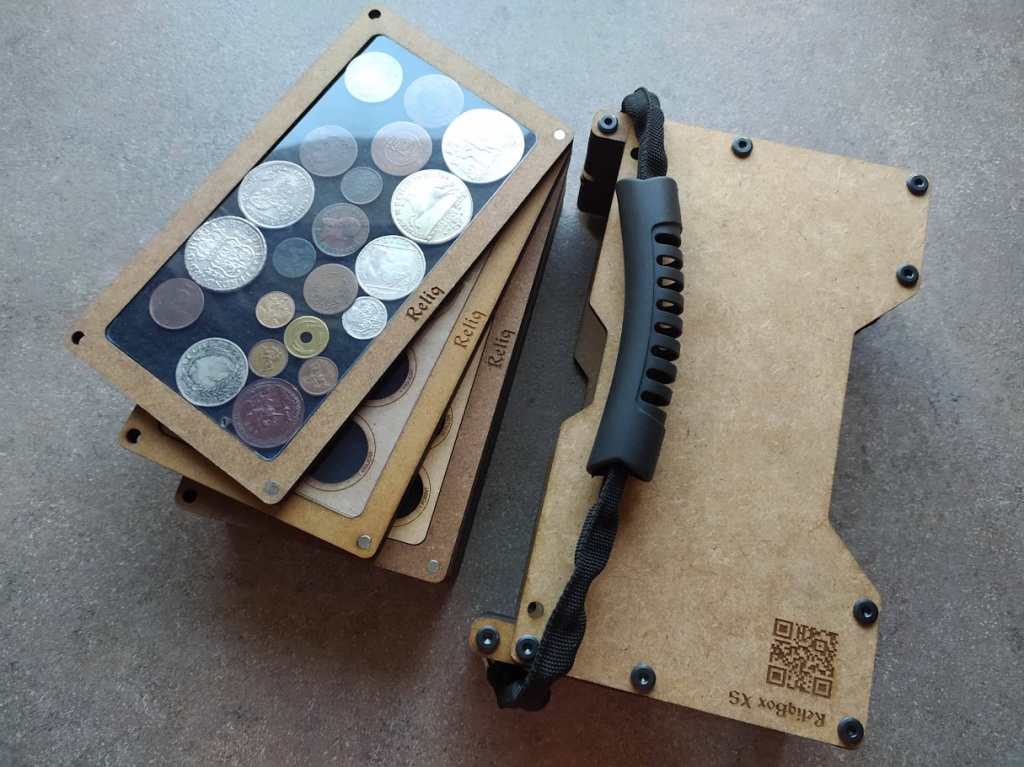 ReliqBox XS kisméretű numizmata hordtáska 8 db klf mélységű tálcával