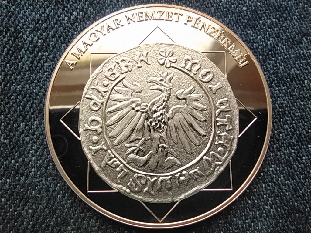 A magyar nemzet pénzérméi A címer elemei először együtt egy vereten 1440-1444 .999 ezüst