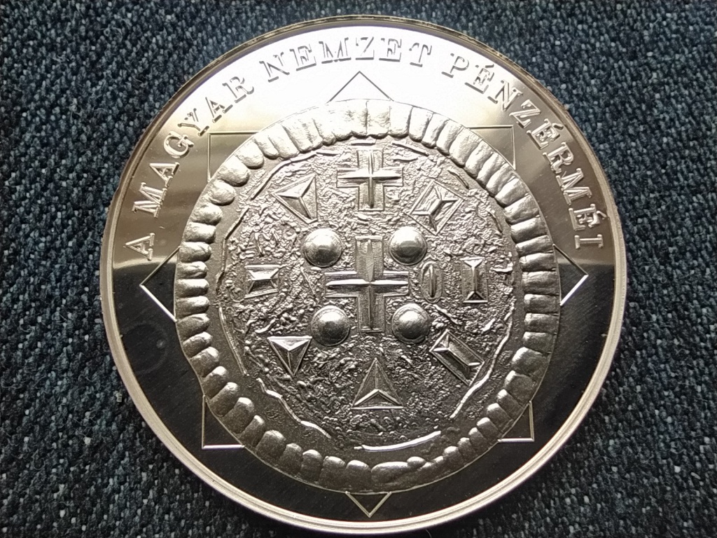 A magyar nemzet pénzérméi A legkisebb magyar pénzek egyike 1141-1162 .999 ezüst