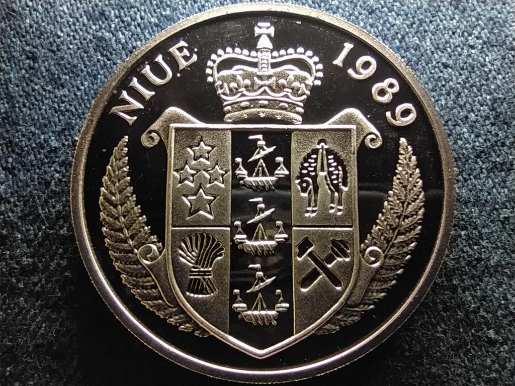 Niue Douglas MacArthur tábornok .999 ezüst 50 dollár