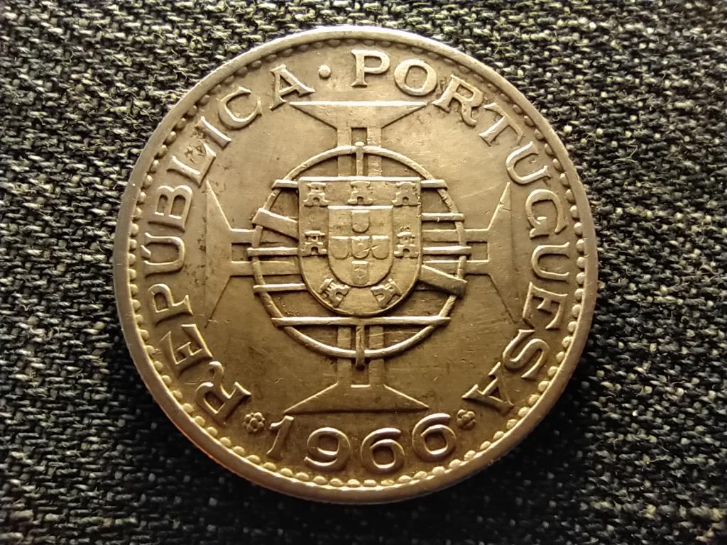 Mozambik .680 ezüst 20 Escudo