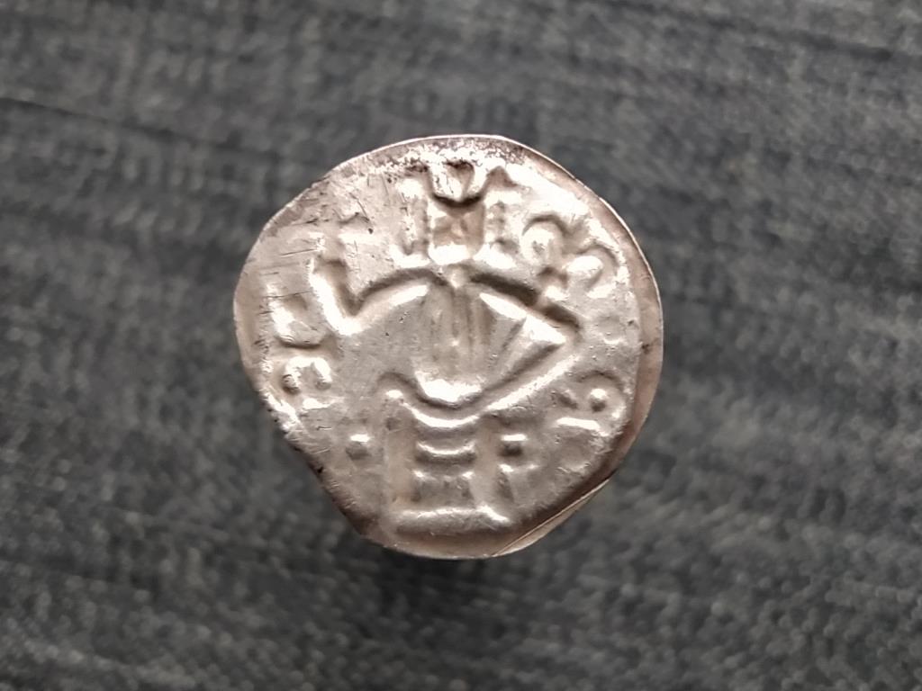 IV. Béla (1235-1270) ezüst 1 Bracteata ÉH117