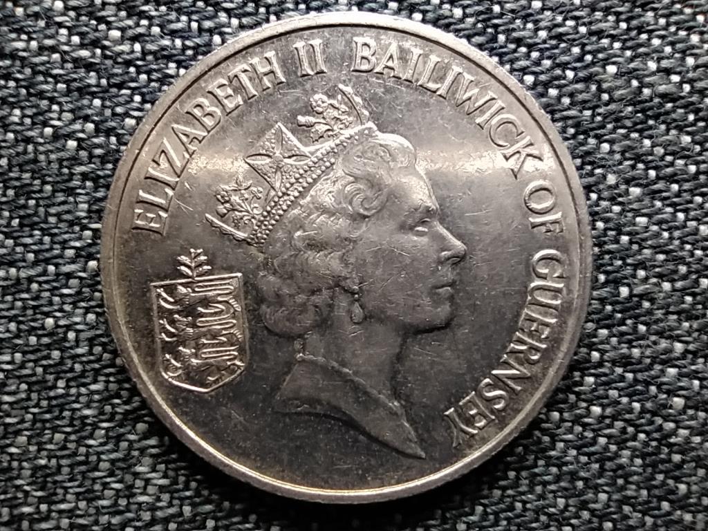 Guernsey II. Erzsébet vitorlás 5 penny