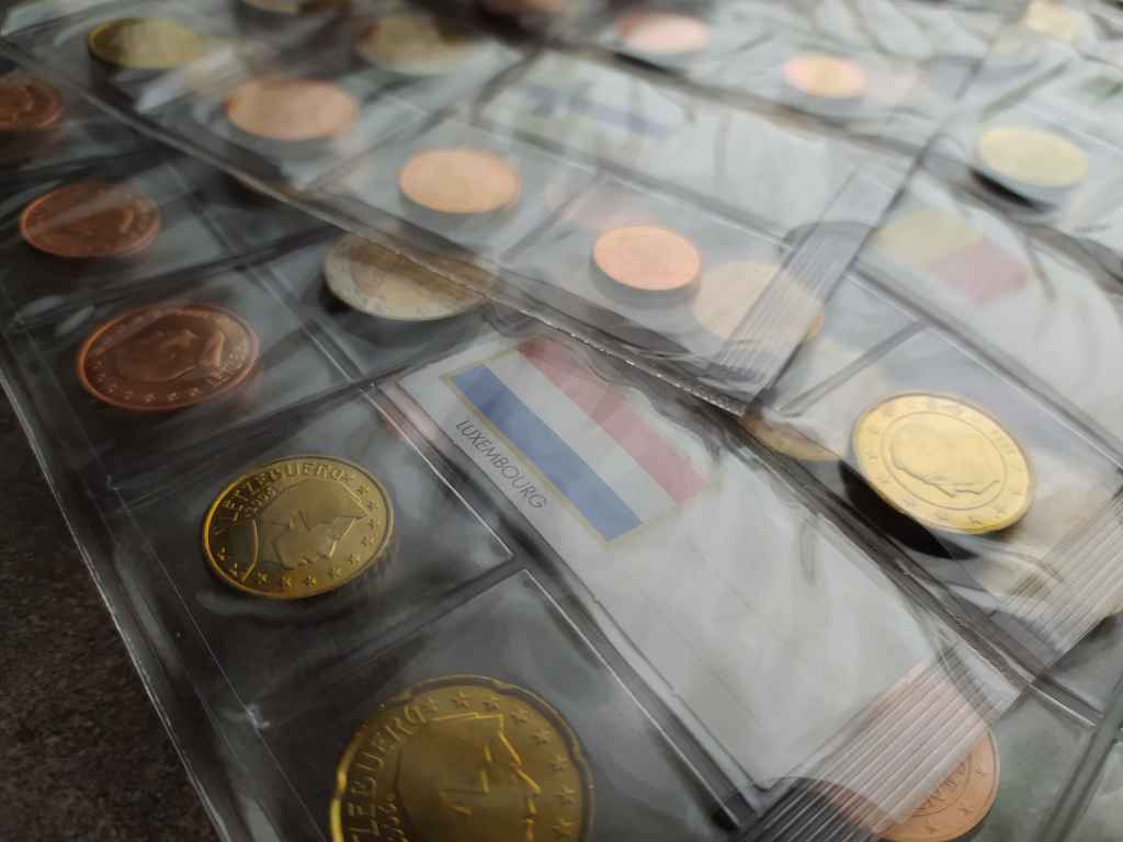 13 ország Euro érméi UNC állapotban és Leuchtturm mappában