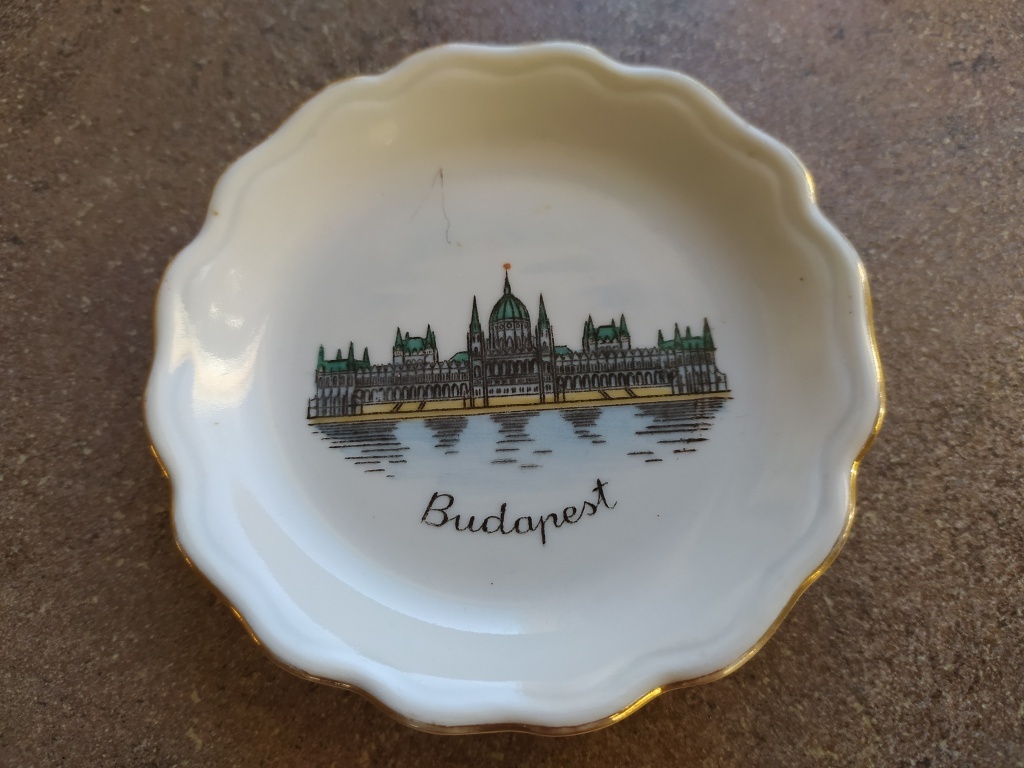 Budapest porcelán tányérka
